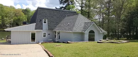 620 Shoreline Dr, Jacksons Gap, AL 36861