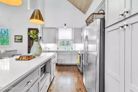 Kitchen - 35 Canoe Pt, Equality, AL 36026 photo 2 of 5
