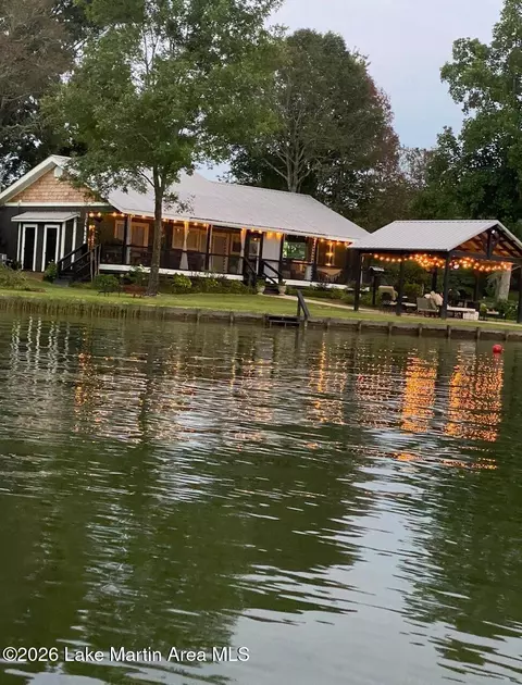 1122 Lakeshore Dr, Jacksons Gap, AL 36861