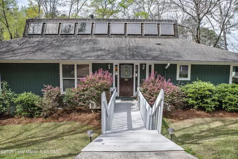 93 Wildwood Rd, Alexander City, AL 35010