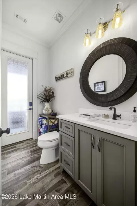 Bath - 2395 Real Island Rd, Equality, AL 36026 photo 1 of 11