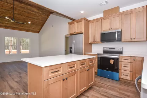 Kitchen - 560 Tower St, Daviston, AL 36256 photo 4 of 6