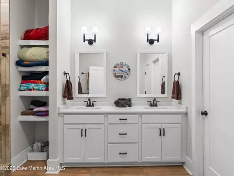Bath - 92 Old Jay Rd, Eclectic, AL 36024 photo 4 of 5