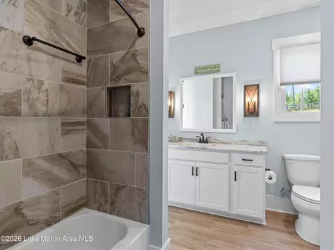 Bath - 92 Old Jay Rd, Eclectic, AL 36024 photo 3 of 5