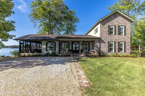 988 Holiday Dr, Dadeville, AL 36853