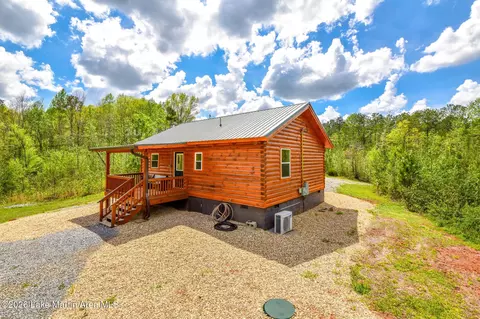 907 Thornton Rd, Camp Hill, AL 36850