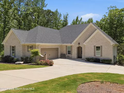 1834 Moonbrook Dr, Dadeville, AL 36853