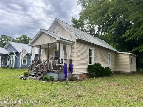 4 Alber Dr, Tallassee, AL 36078