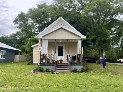 4 Alber Dr, Tallassee, AL 36078