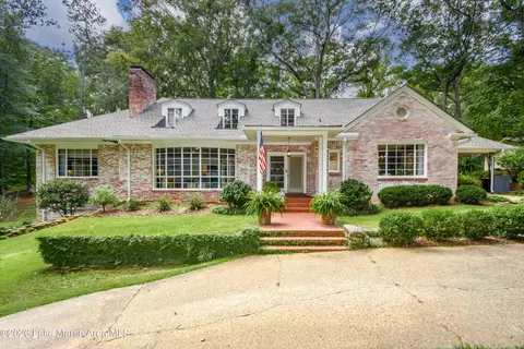 617 Ridgeway Dr, Alexander City, AL 35010