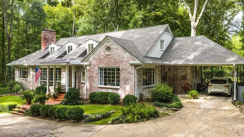 617 Ridgeway Dr, Alexander City, AL 35010