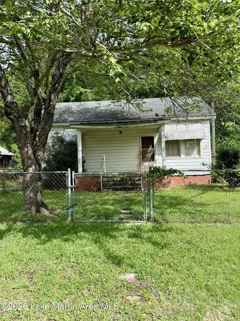 207 Riverside Ave, Tallassee, AL 36078