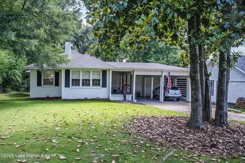 154 Clay St, Alexander City, AL 35010