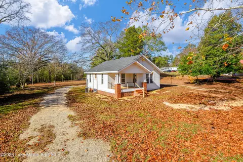 1243 Kent Rd, Tallassee, AL 36078