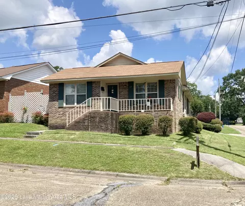 57 Wheeler St, Alexander City, AL 35010