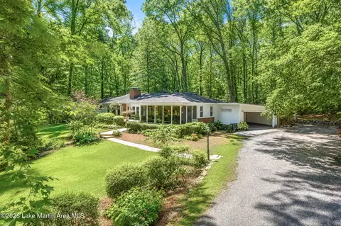 591 Ridgeway Dr, Alexander City, AL 35010