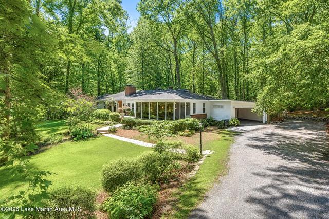 591 Ridgeway Dr, Alexander City, AL 35010