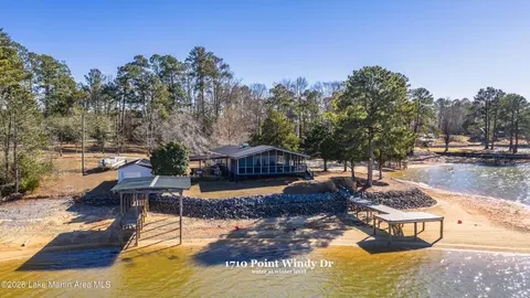 1710 Point Windy Dr, Jacksons Gap, AL 36861