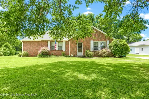 137 Pinehurst St, Tallassee, AL 36078
