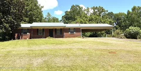977 Center St, Alexander City, AL 35010