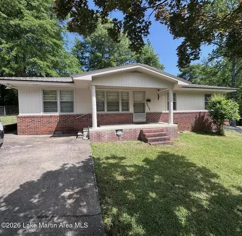 1357 2nd St, Alexander City, AL 35010