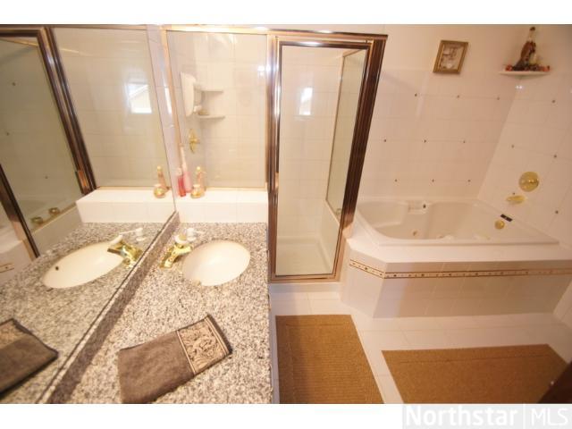 4746 Hauge Cir, Eagan, MN 55122 photo 9