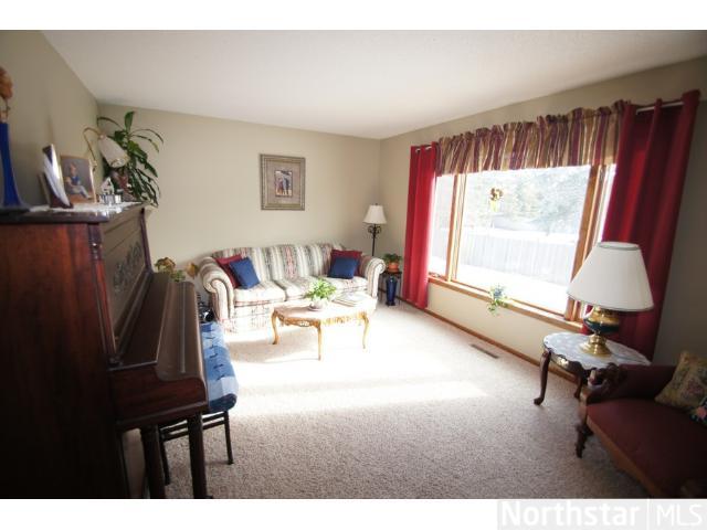 4746 Hauge Cir, Eagan, MN 55122 photo 2