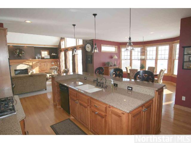 1231 Adrian Dr, Chaska, MN 55318 photo 9