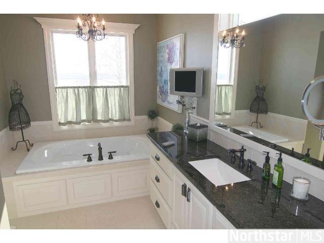 1231 Adrian Dr, Chaska, MN 55318 photo 16
