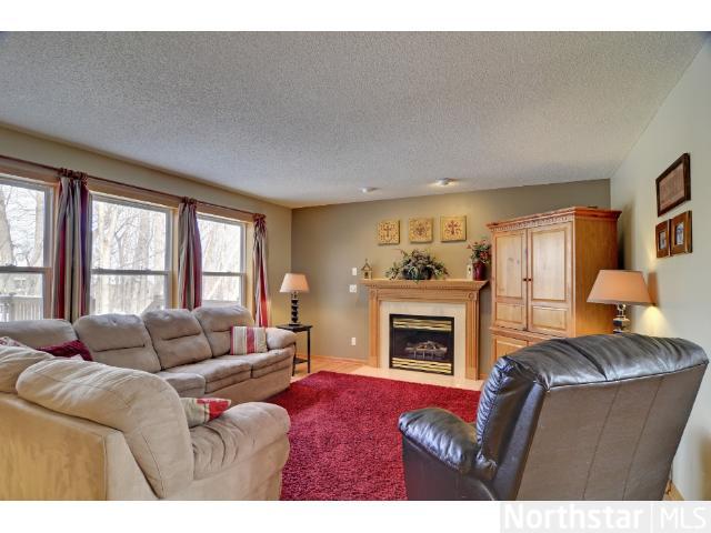 2774 Simons Dr, Chaska, MN 55318 photo 3