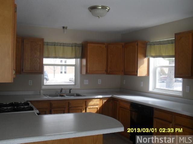 215 Beech St, Chaska, MN 55318 photo 2