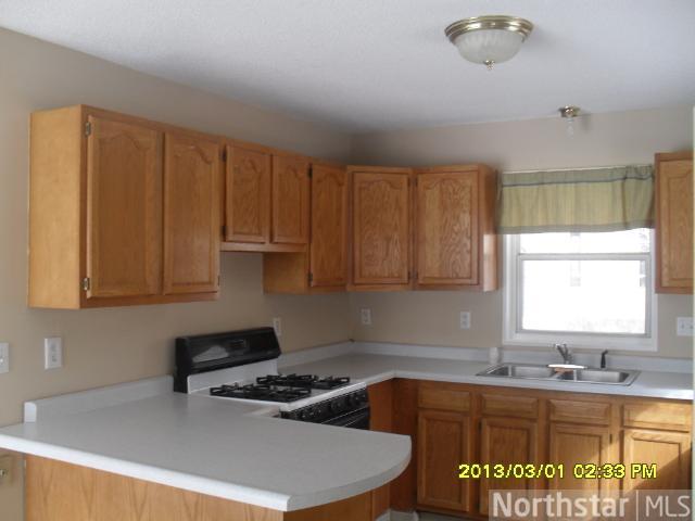 215 Beech St, Chaska, MN 55318 photo 3