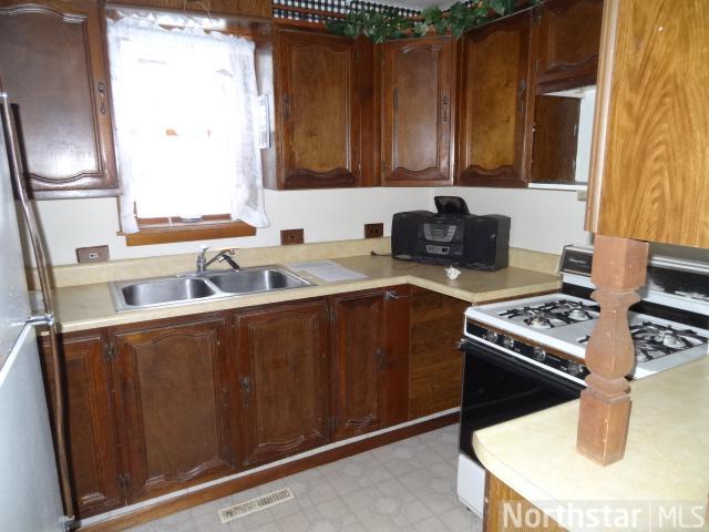110 Willow St, Faribault, MN 55021 photo 2