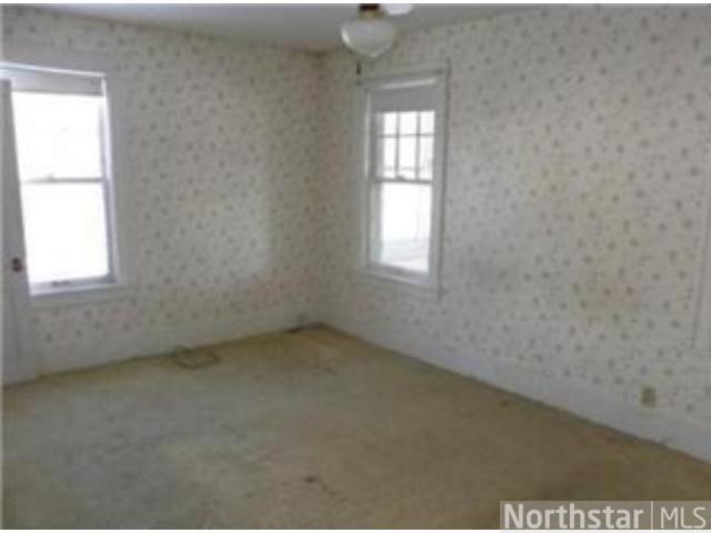 516 S 3rd St, Saint Peter, MN 56082 photo 8