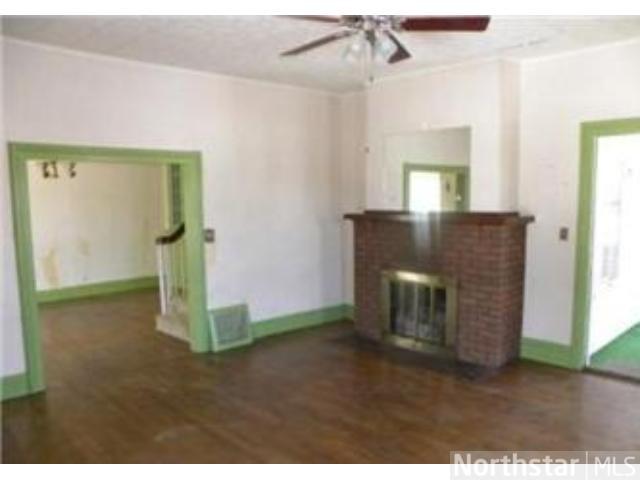 516 S 3rd St, Saint Peter, MN 56082 photo 2