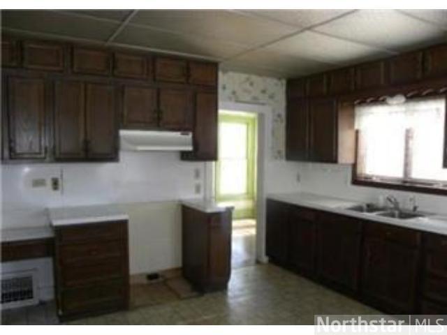 516 S 3rd St, Saint Peter, MN 56082 photo 3