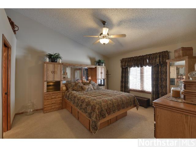 1042 Pinehurst Ln, Jordan, MN 55352 photo 9