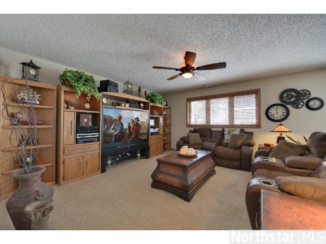 1042 Pinehurst Ln, Jordan, MN 55352 photo 3