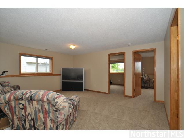 1438 Applegate Ln, Shakopee, MN 55379 photo 12