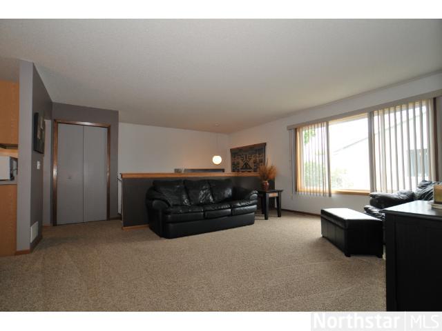 1438 Applegate Ln, Shakopee, MN 55379 photo 2