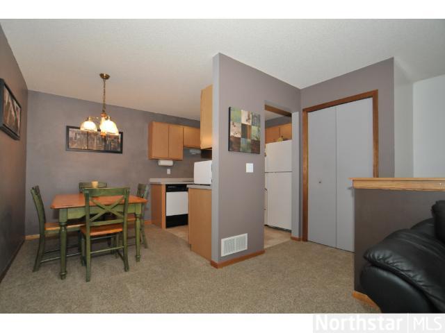 1438 Applegate Ln, Shakopee, MN 55379 photo 4