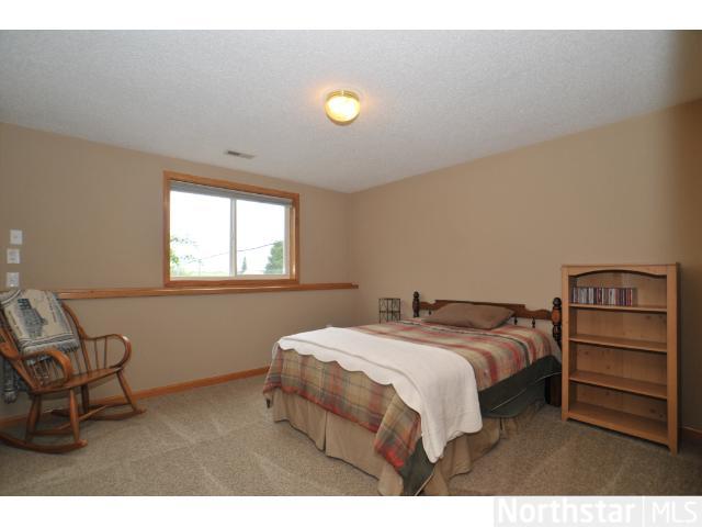 1438 Applegate Ln, Shakopee, MN 55379 photo 13