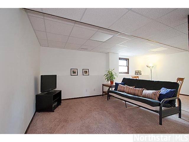 2560 3rd E Ave, Saint Paul, MN 55109 photo 9