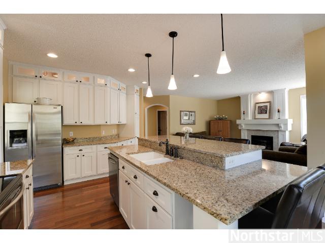 2758 Simons Dr, Chaska, MN 55318 photo 3