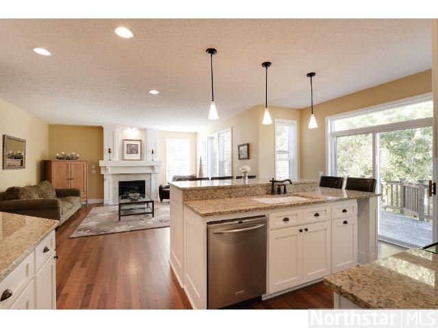 2758 Simons Dr, Chaska, MN 55318 photo 2