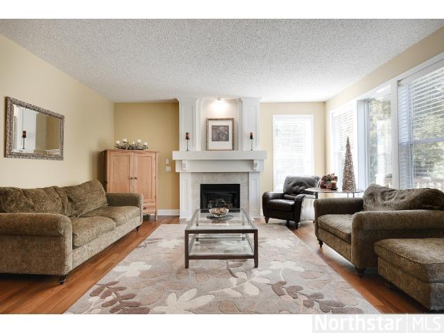 2758 Simons Dr, Chaska, MN 55318 photo 4