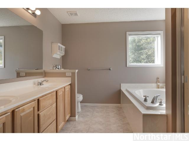 2758 Simons Dr, Chaska, MN 55318 photo 9