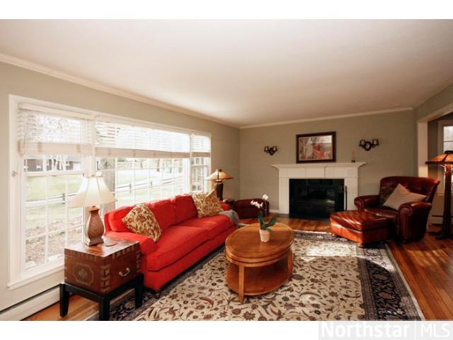 18608 Heathcote Dr, Wayzata, MN 55391 photo 2