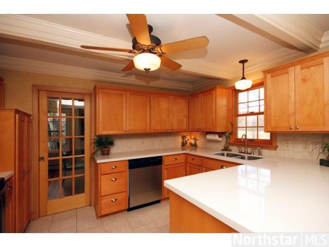 18608 Heathcote Dr, Wayzata, MN 55391 photo 5
