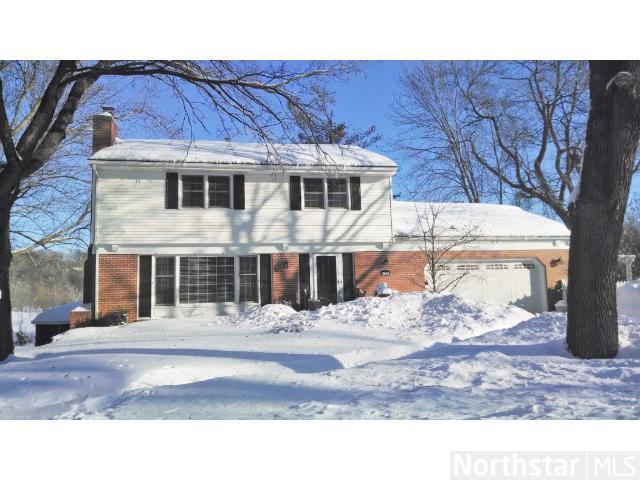 18608 Heathcote Dr, Wayzata, MN 55391 photo 1